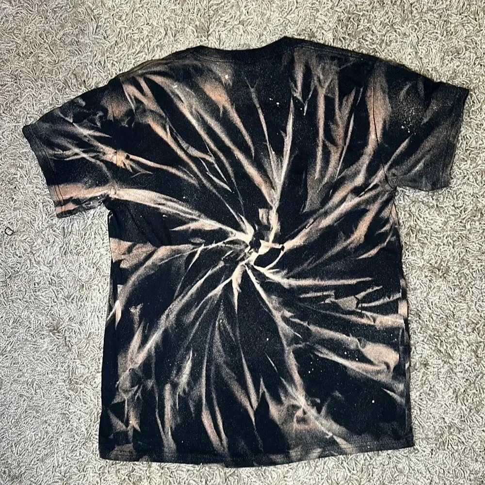 Women’s Gildan Bleached Galaxy Design Black and Cream Short Sleeve Tshirt Size M - Picture 3 of 3